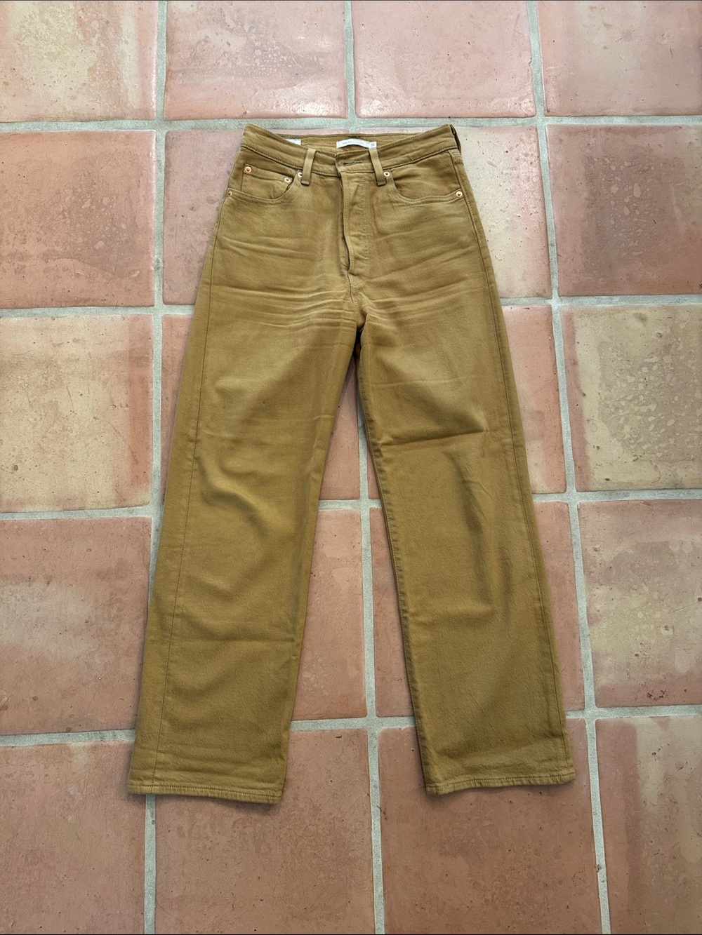 Levi's High Ribcage Straight Ankle in camel